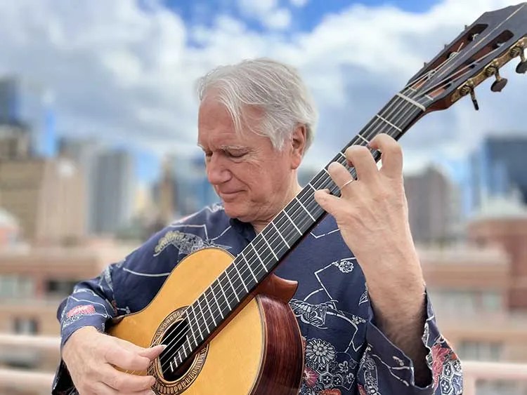 Benjamin Verdery with guitar