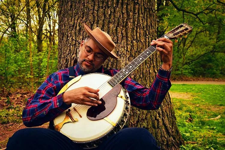 Dom Flemons with his banjo-guitar called Big Head Joe