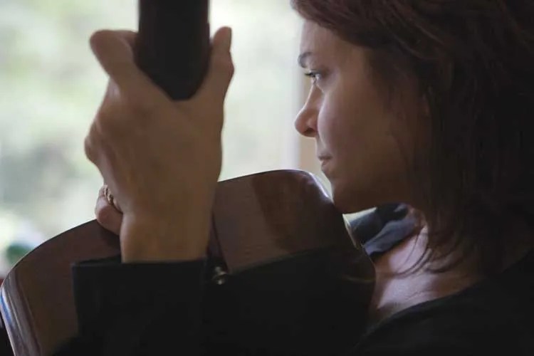 Rosanne Cash with her guitar
