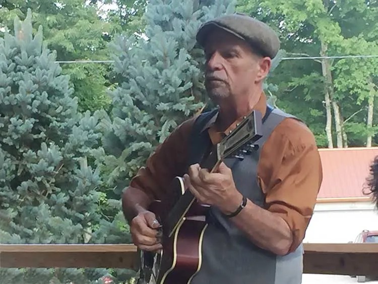 Steve James performing at Fur Peace Ranch
