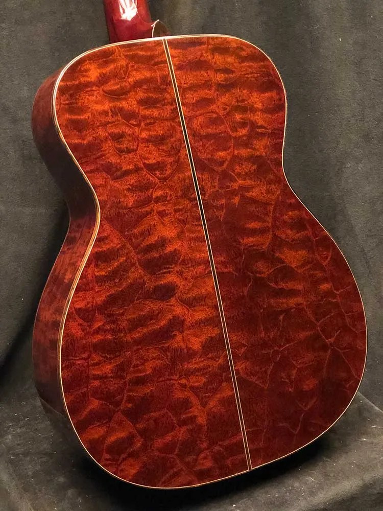 Figured maple back of a 2021 Santa Cruz OM Custom acoustic guitar made from Tunnel 13 Redwood
