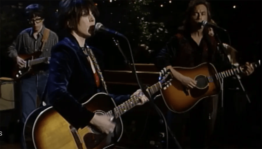Lucinda Williams singing with her guitar
